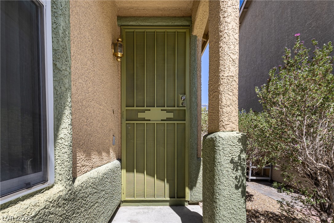 2520 Bottle Palm Court Property Photo 3