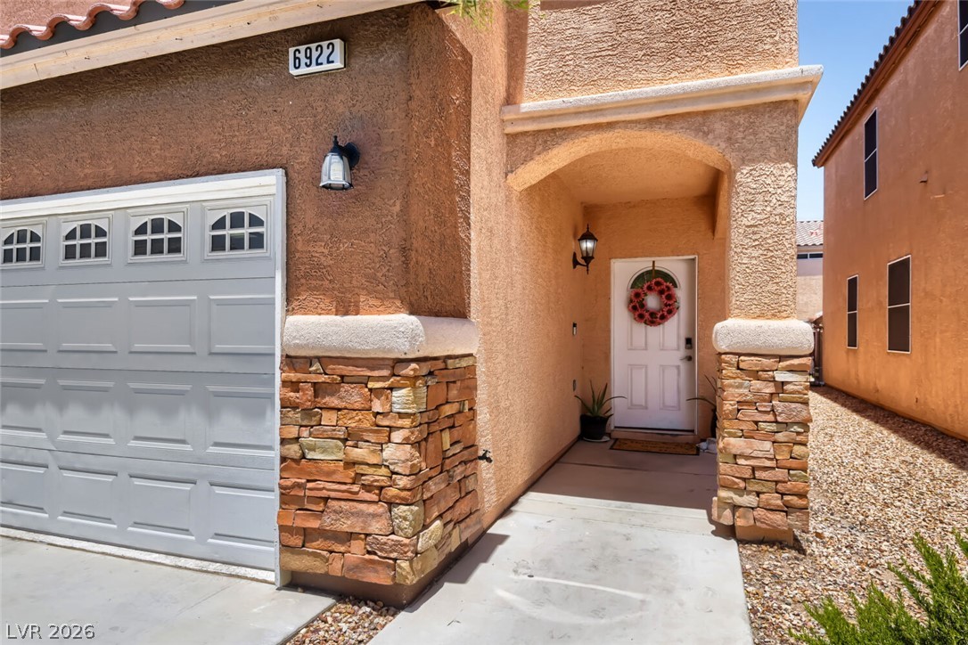 6922 Majestic Palm Drive Property Photo 2
