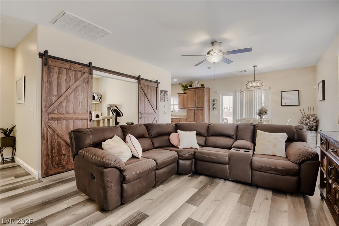 6922 Majestic Palm Drive Property Photo 3