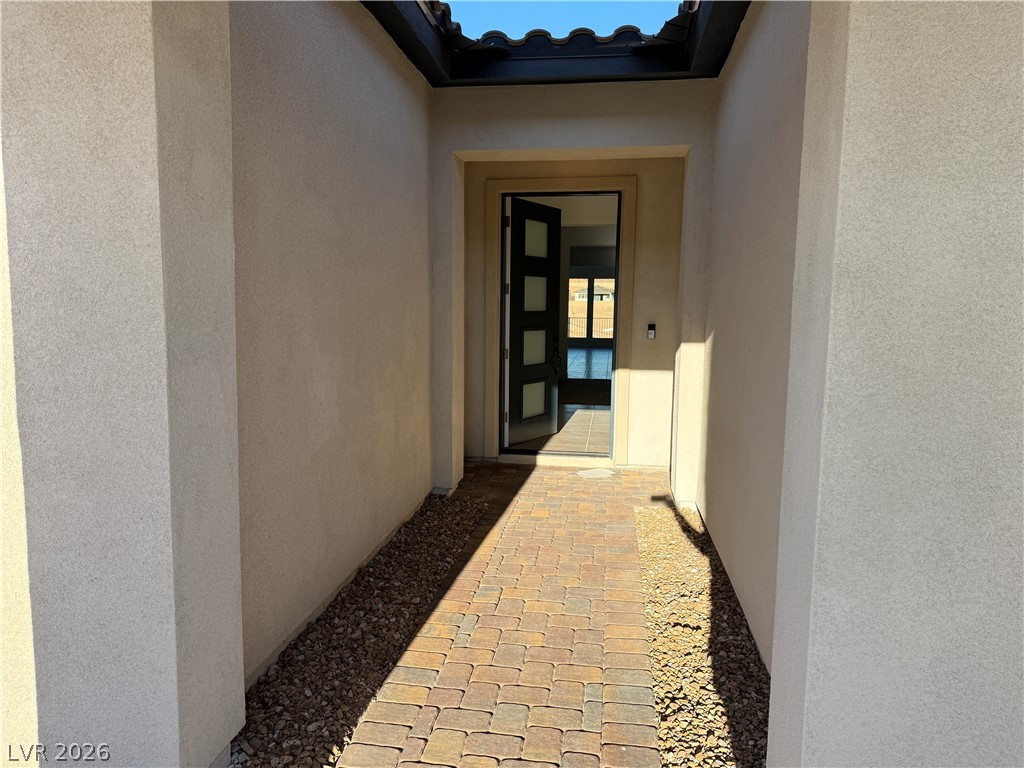 162 Sun Glaze Avenue Property Photo 4