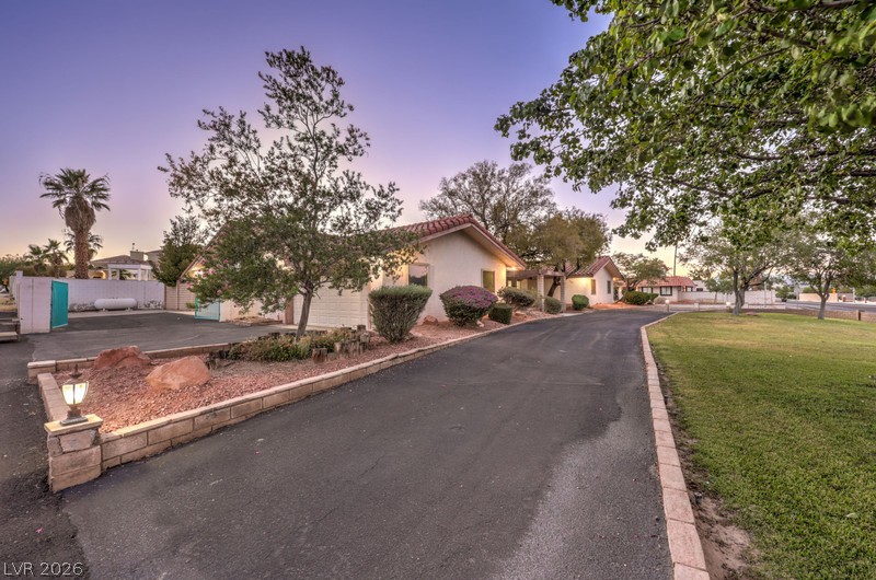 2135 South Cimarron Road Property Photo 4