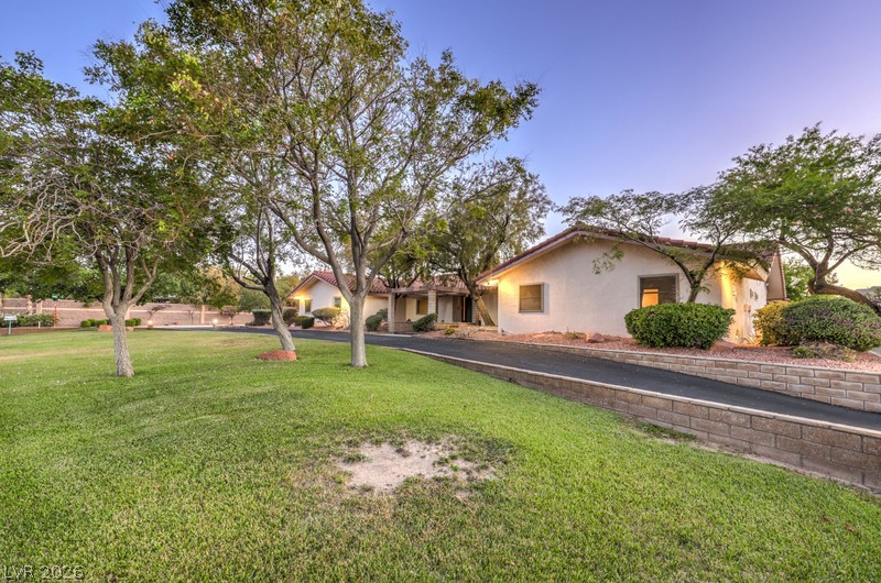 2135 South Cimarron Road Property Photo 6