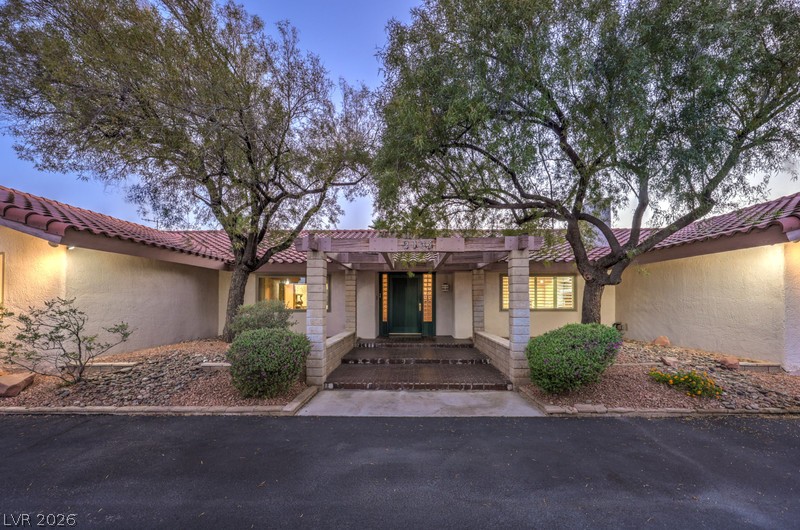 2135 South Cimarron Road Property Photo 8