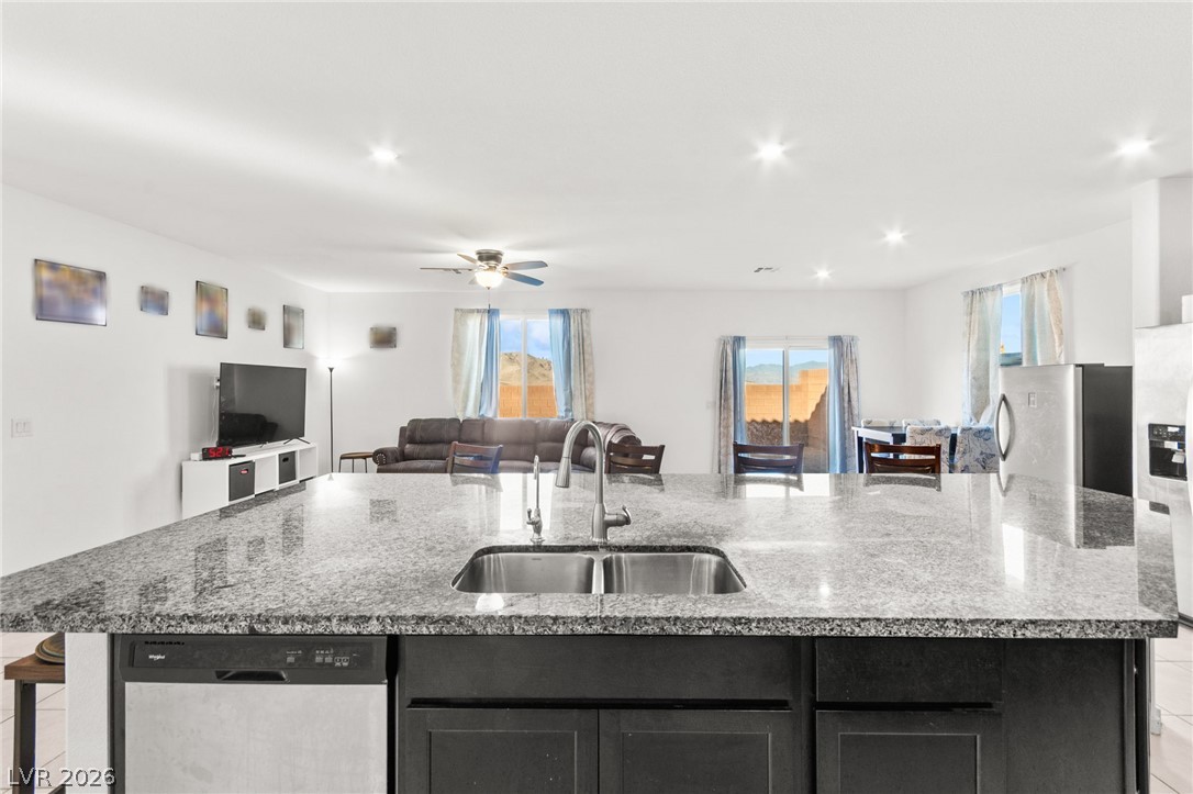 418 Bridal Veil Falls Street Property Photo 15