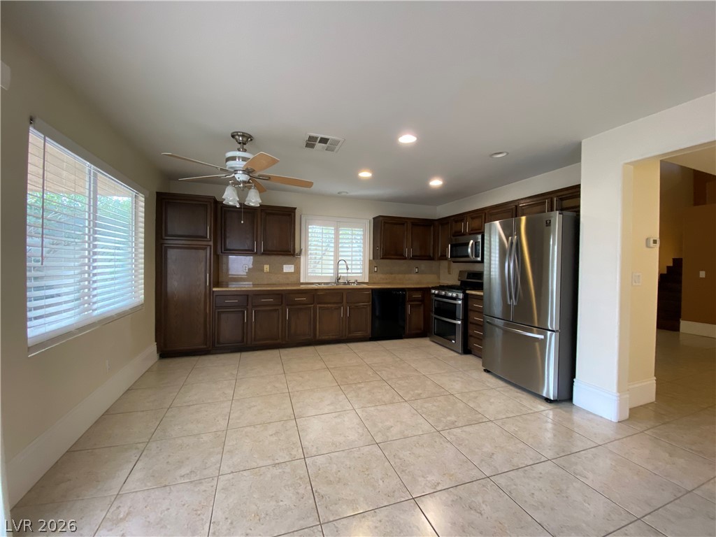 8111 Cimarron Meadows Way Property Photo 6