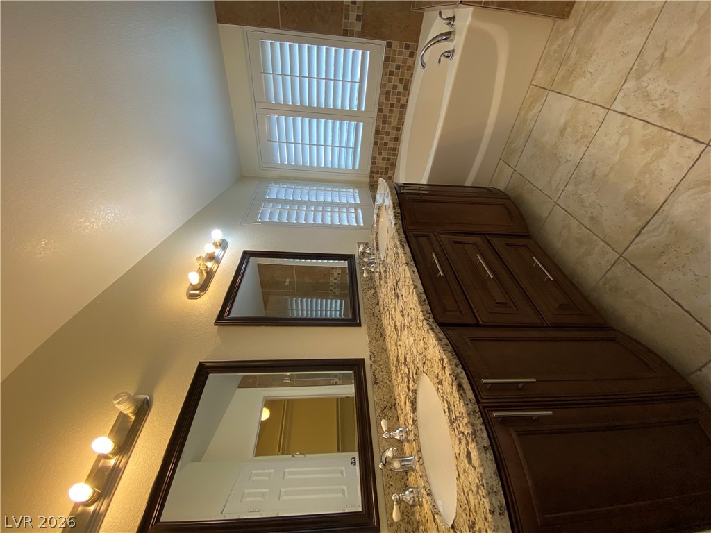 8111 Cimarron Meadows Way Property Photo 15