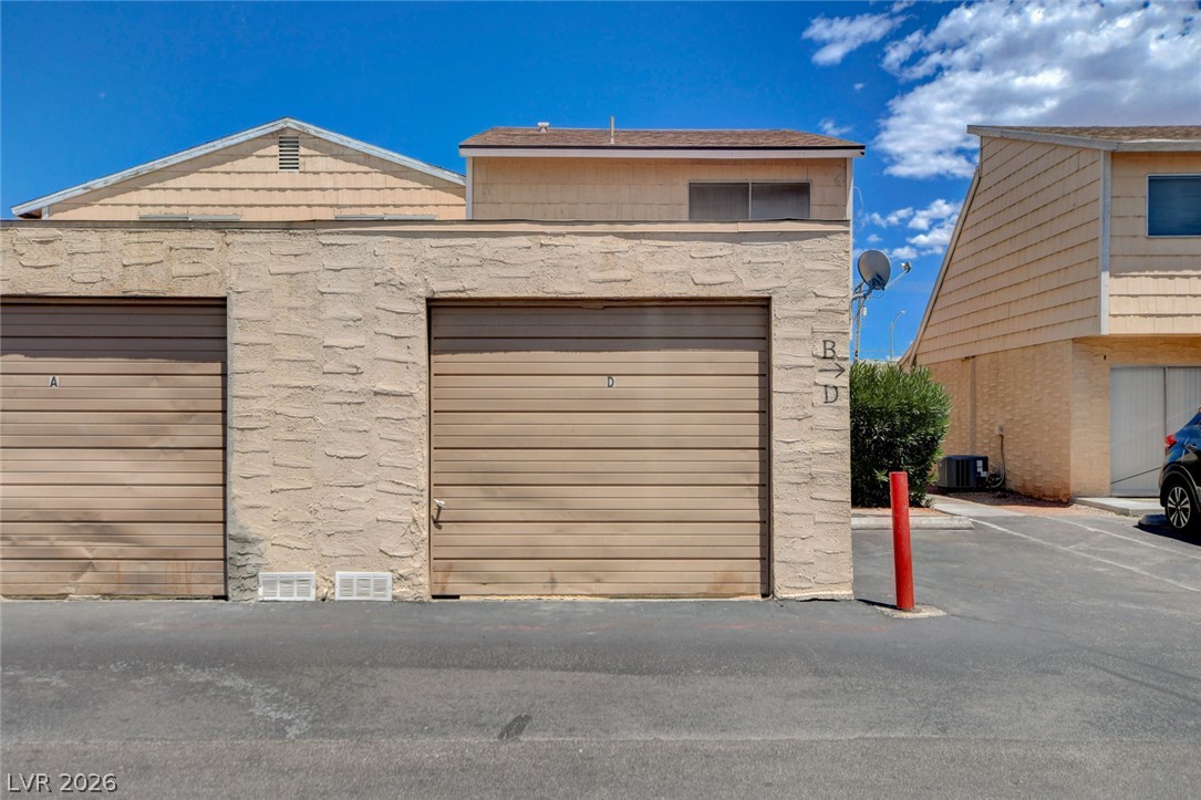 5198 Garden Lane D Property Photo