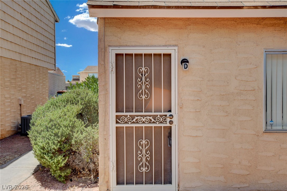 5198 Garden Lane D Property Photo 4