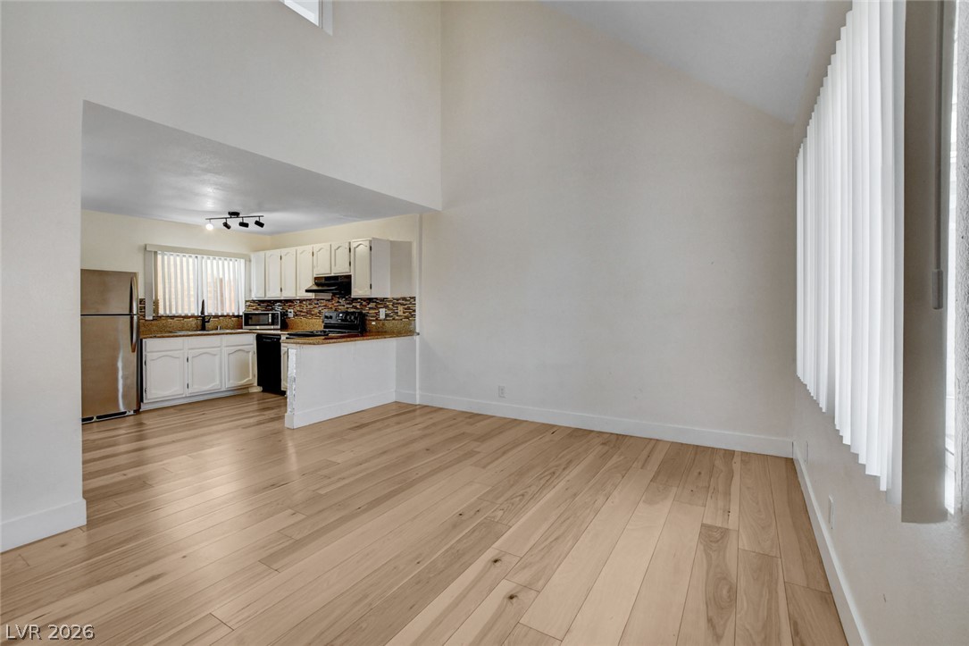 5198 Garden Lane D Property Photo 5