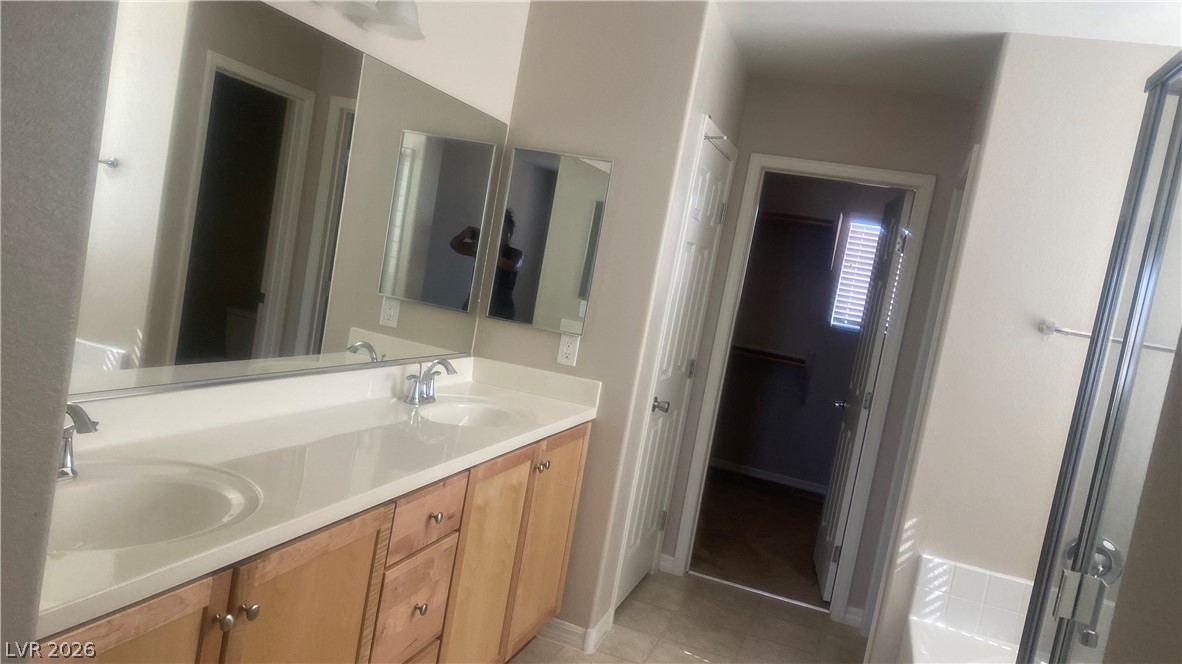 8065 Ancient Oaks Avenue Property Photo 6