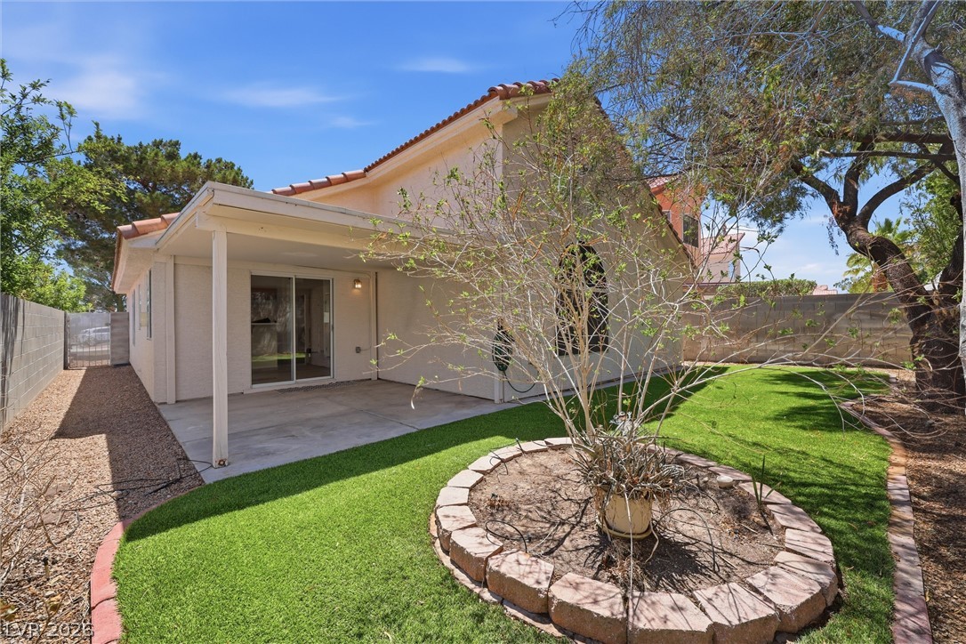 1221 Rainbow Meadows Drive Property Photo 8
