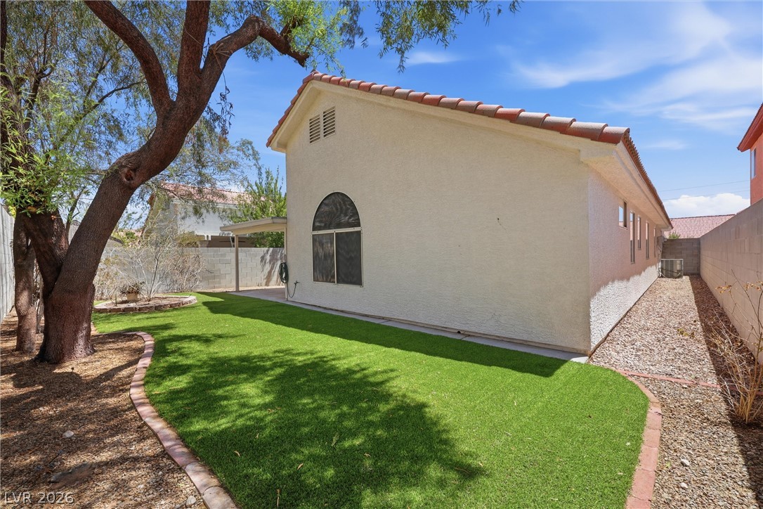 1221 Rainbow Meadows Drive Property Photo 9