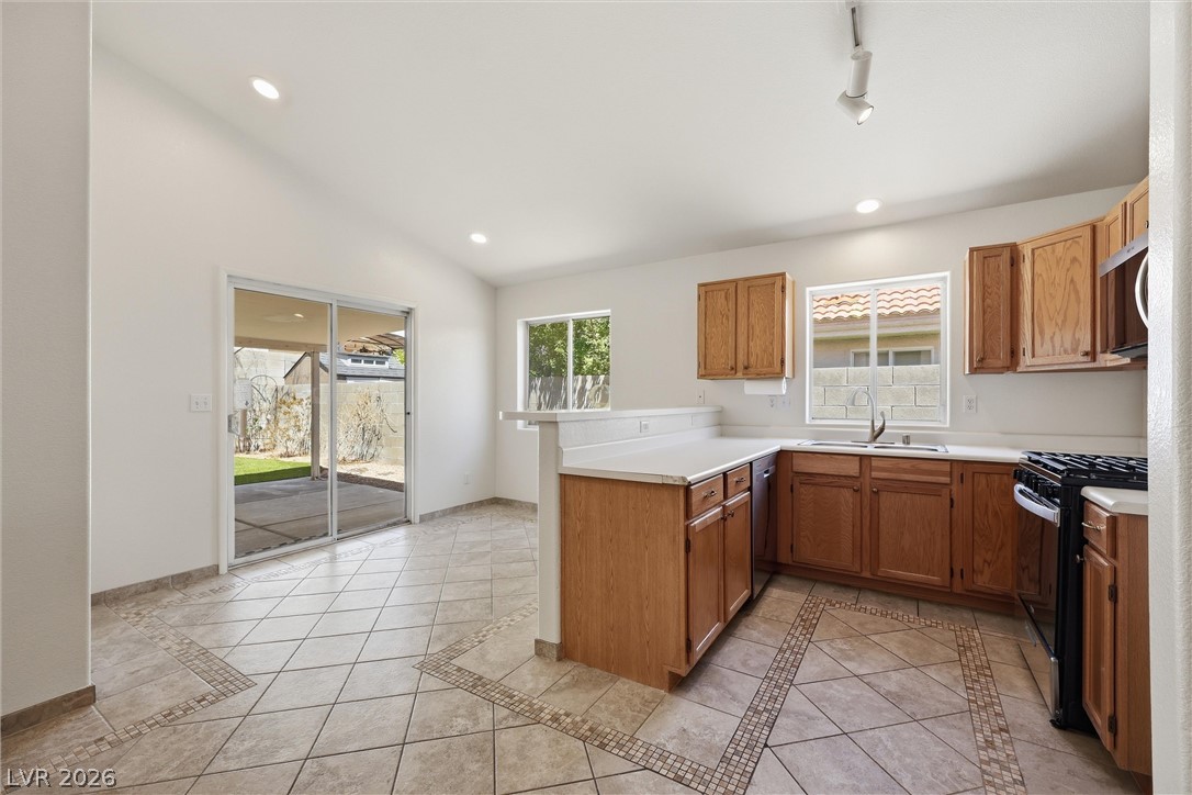 1221 Rainbow Meadows Drive Property Photo 15