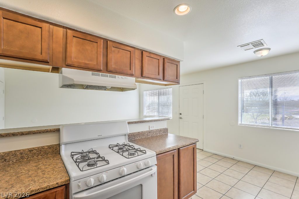 3127 North Walnut Road A Property Photo 6