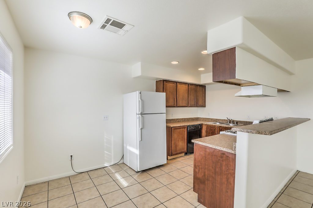 3127 North Walnut Road A Property Photo 7