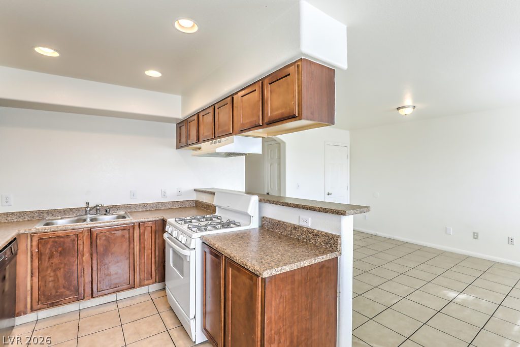 3127 North Walnut Road A Property Photo 8