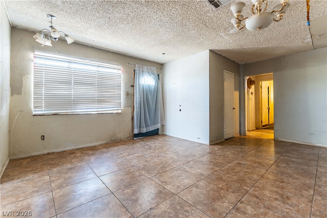 2419 North Gateway Road Property Photo 4