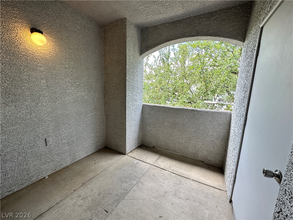 2615 West Gary Avenue 2007 Property Photo 4