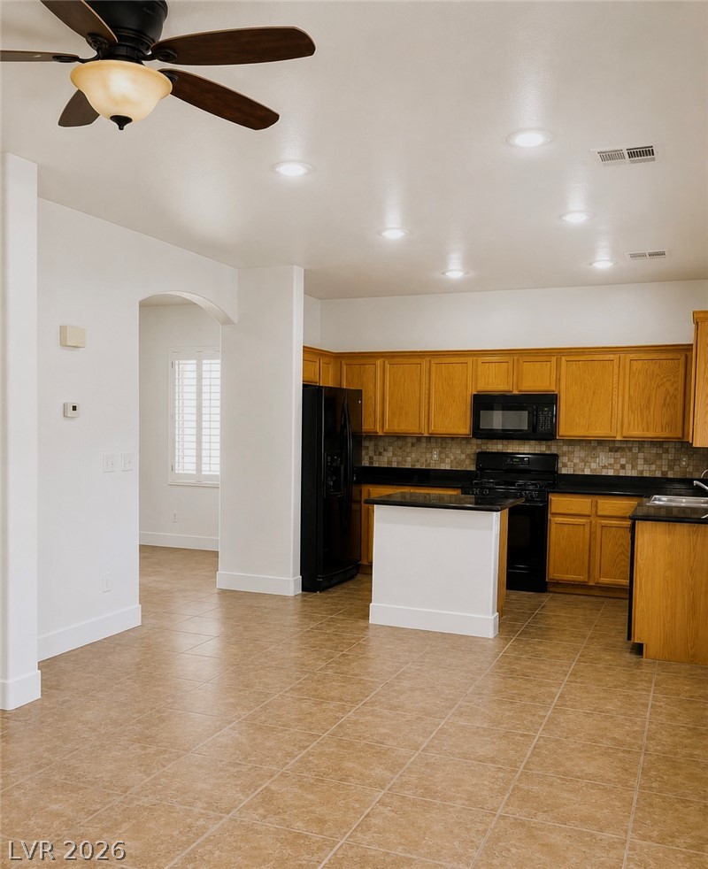 916 Shining Rose Place Property Photo 3