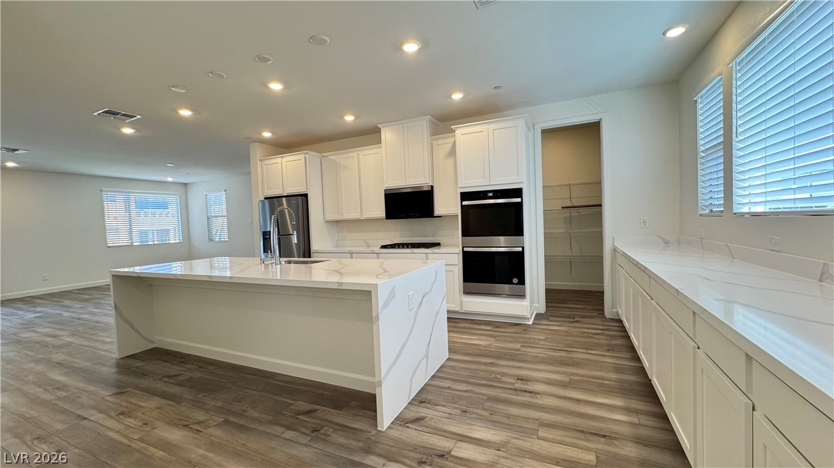 1429 Whistling Kite Street Property Photo 6