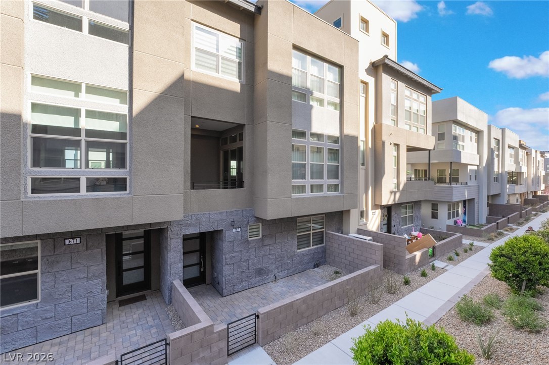 667 Grey Saker Street Property Photo 1