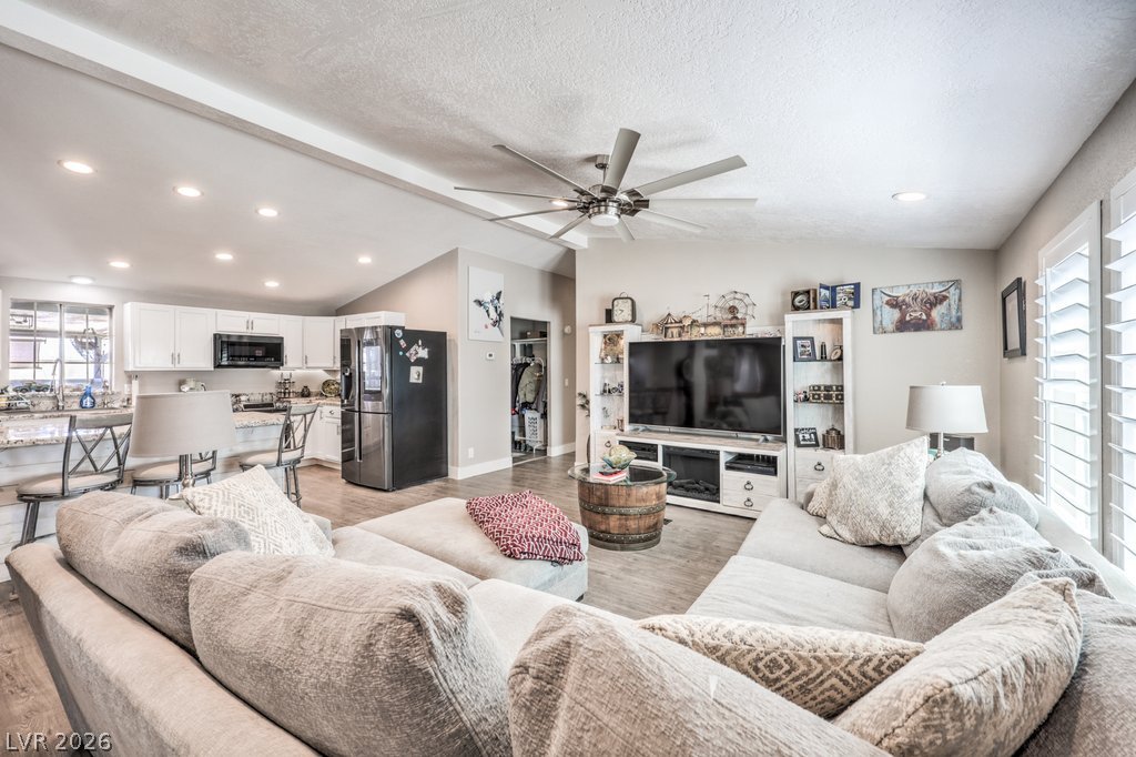 4375 Pinwheel Street Property Photo 19