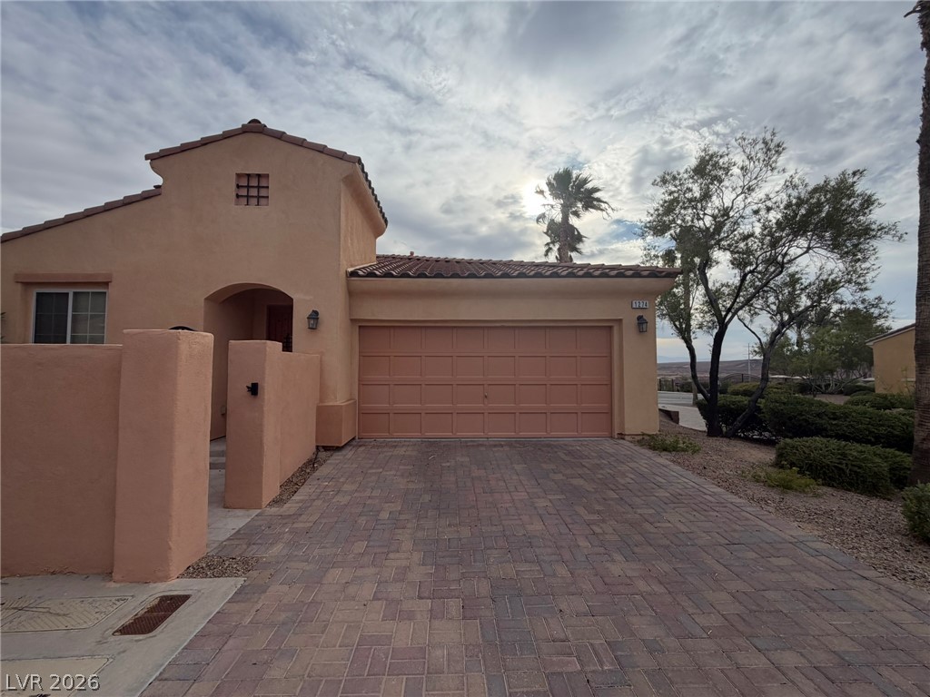 1274 Calcione Drive Property Photo 1