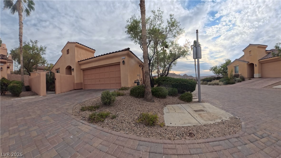 1274 Calcione Drive Property Photo 2