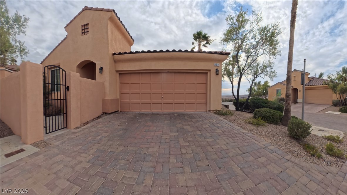 1274 Calcione Drive Property Photo 3