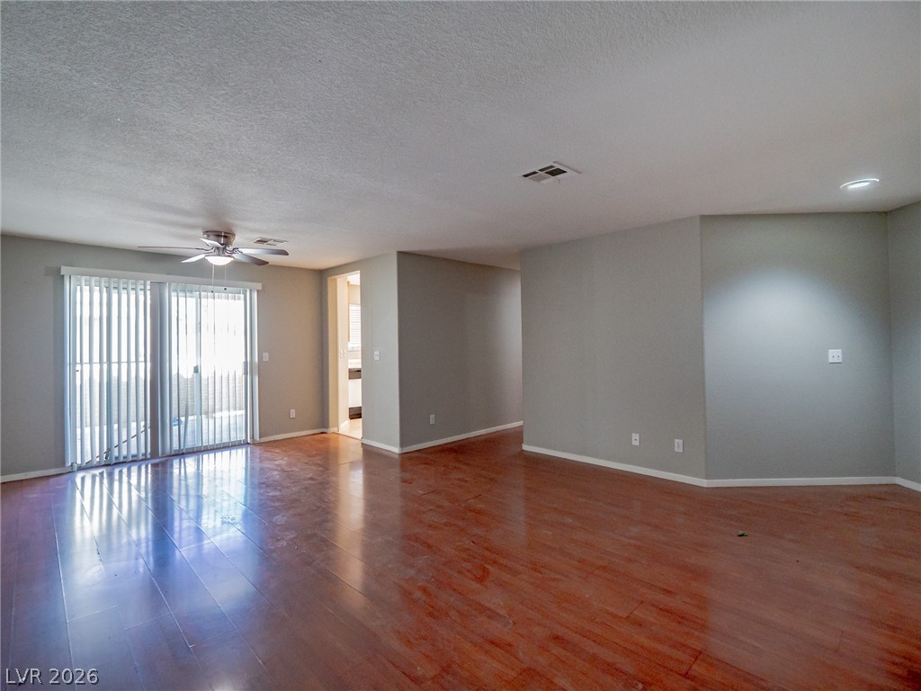 1401 Linnbaker Lane 202 Property Photo 4