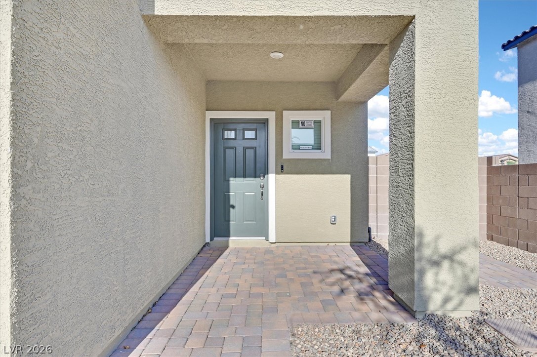 1842 Farah Falls Place Property Photo 2