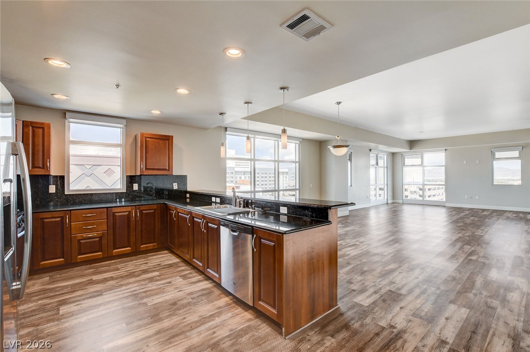 150 North Las Vegas Boulevard 804 Property Photo 4