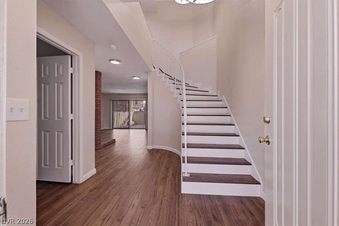 2410 Pickwick Drive Property Photo 3