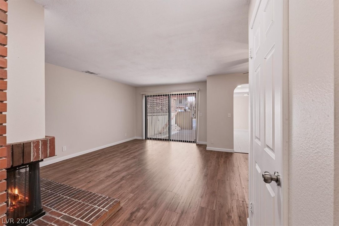 2410 Pickwick Drive Property Photo 4