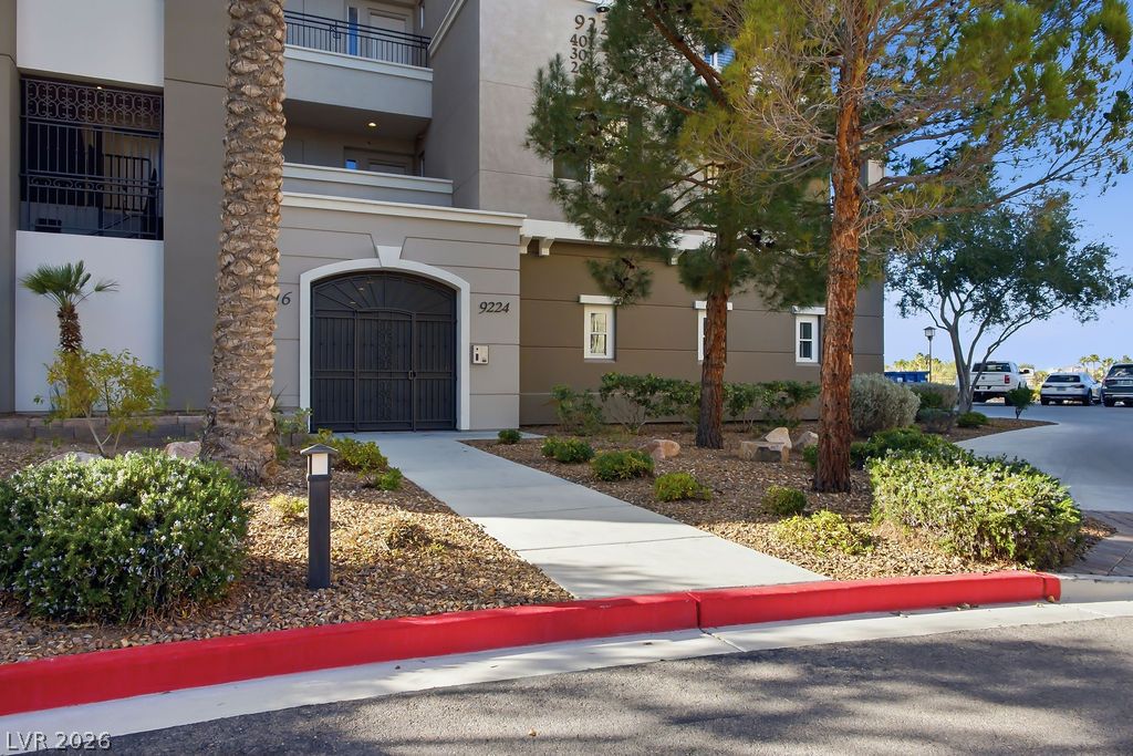 9224 Tesoras Drive 301 Property Photo 1