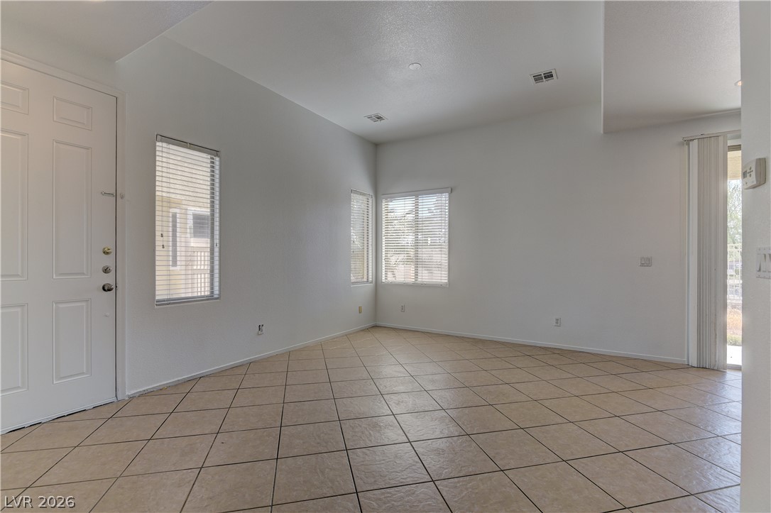 5536 Overlook Valley Street Property Photo 4