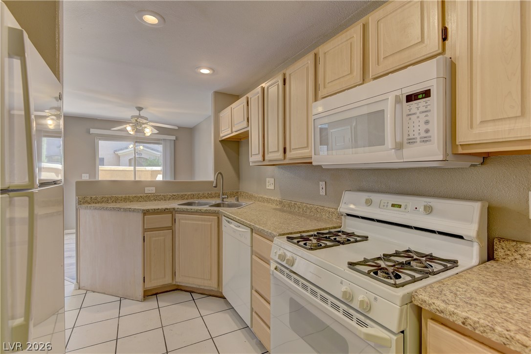 3950 South Sandhill Road 121 Property Photo 10
