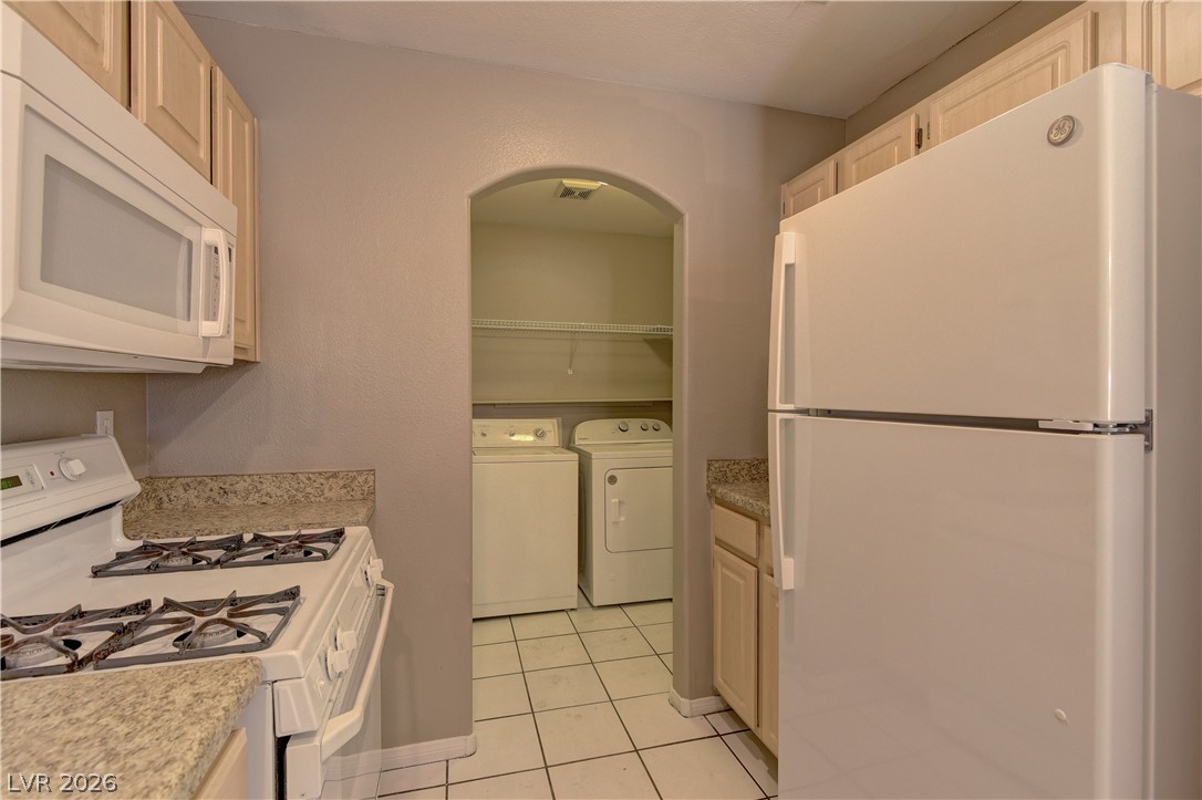 3950 South Sandhill Road 121 Property Photo 11