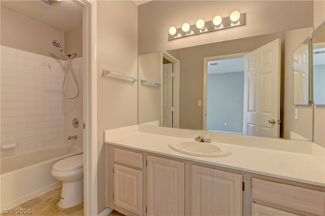 3950 South Sandhill Road 121 Property Photo 20