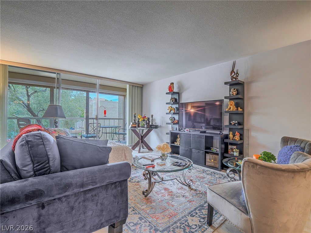 730 Royal Crest 422 Property Photo 6