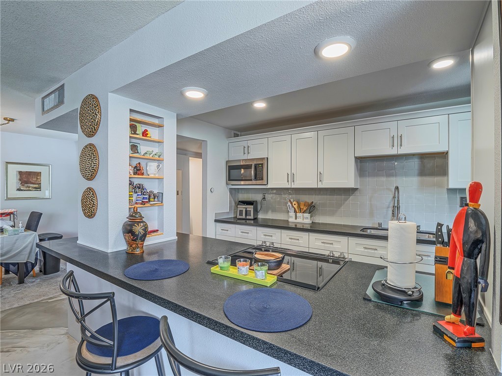 730 Royal Crest 422 Property Photo 11