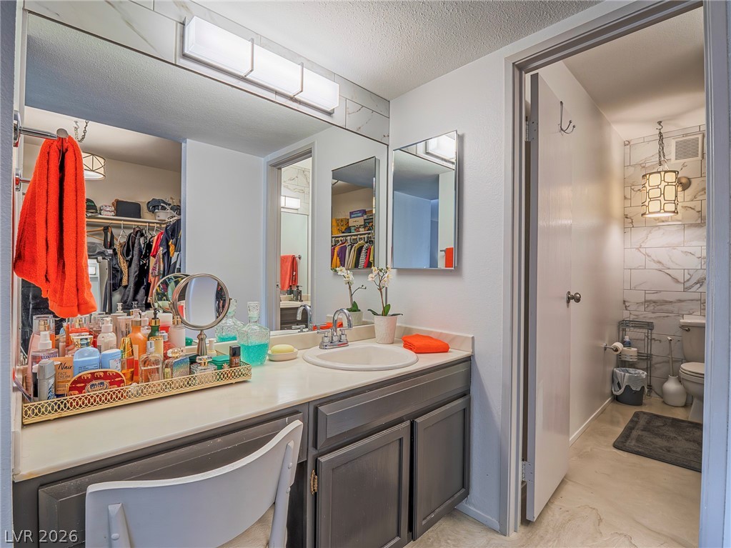 730 Royal Crest 422 Property Photo 17