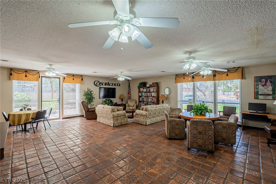 730 Royal Crest 422 Property Photo 28