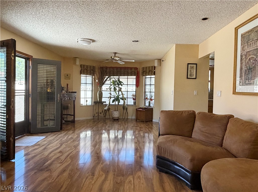 5724 West Viking Road Property Photo 6