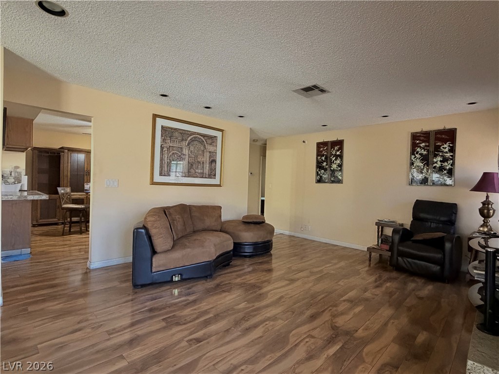 5724 West Viking Road Property Photo 8