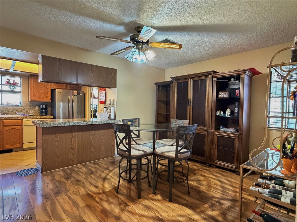 5724 West Viking Road Property Photo 9