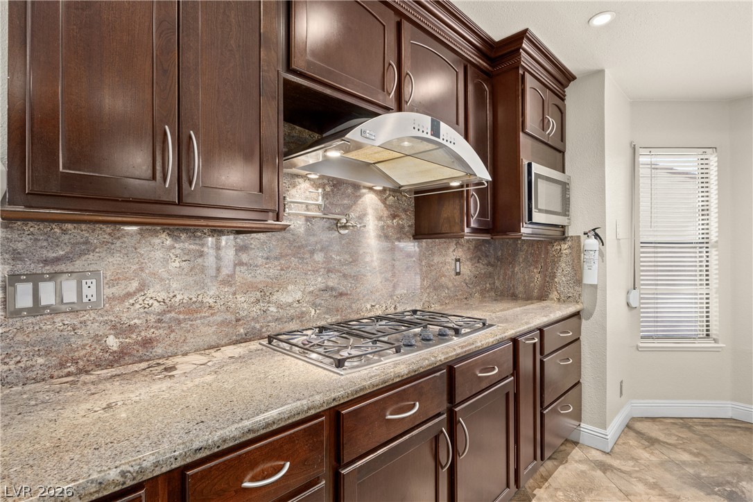 9105 Safeport Cove Court Property Photo 17
