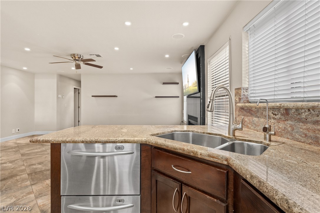9105 Safeport Cove Court Property Photo 18