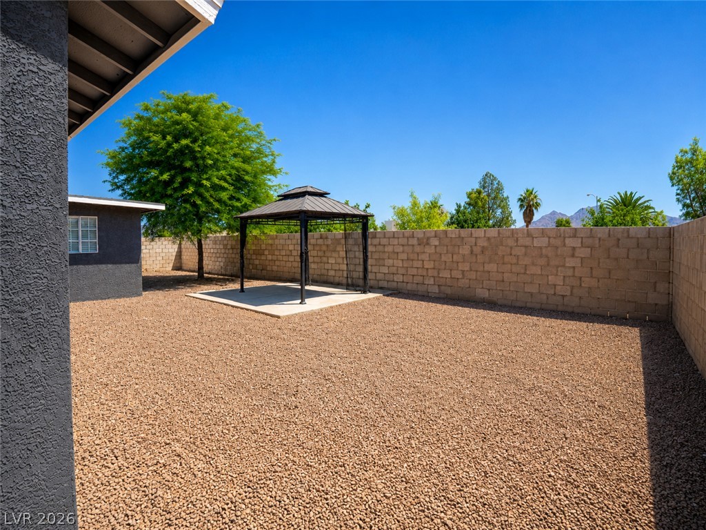 2870 South Sandhill Road Property Photo 14