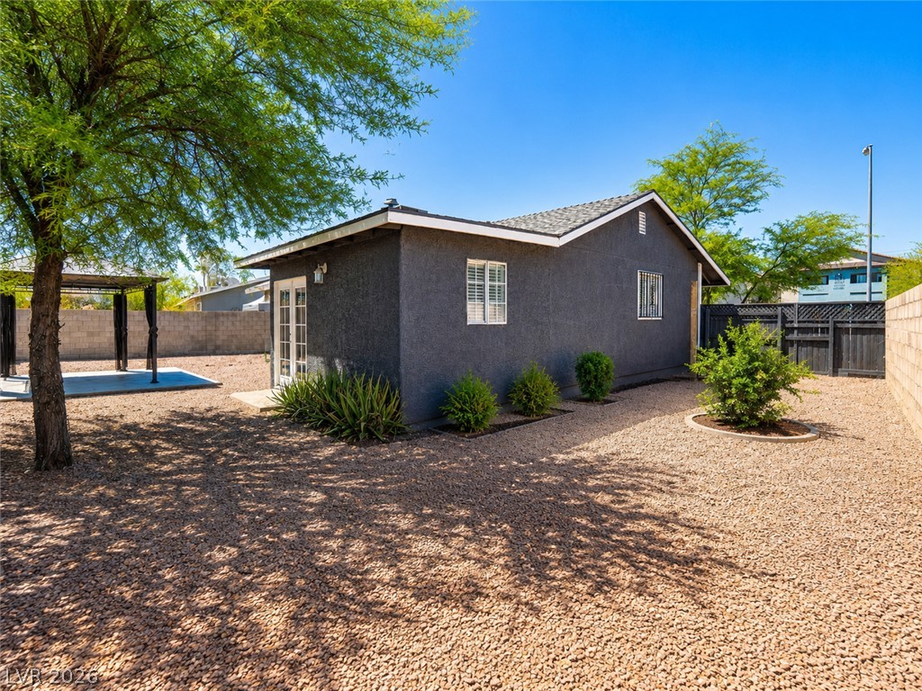 2870 South Sandhill Road Property Photo 19